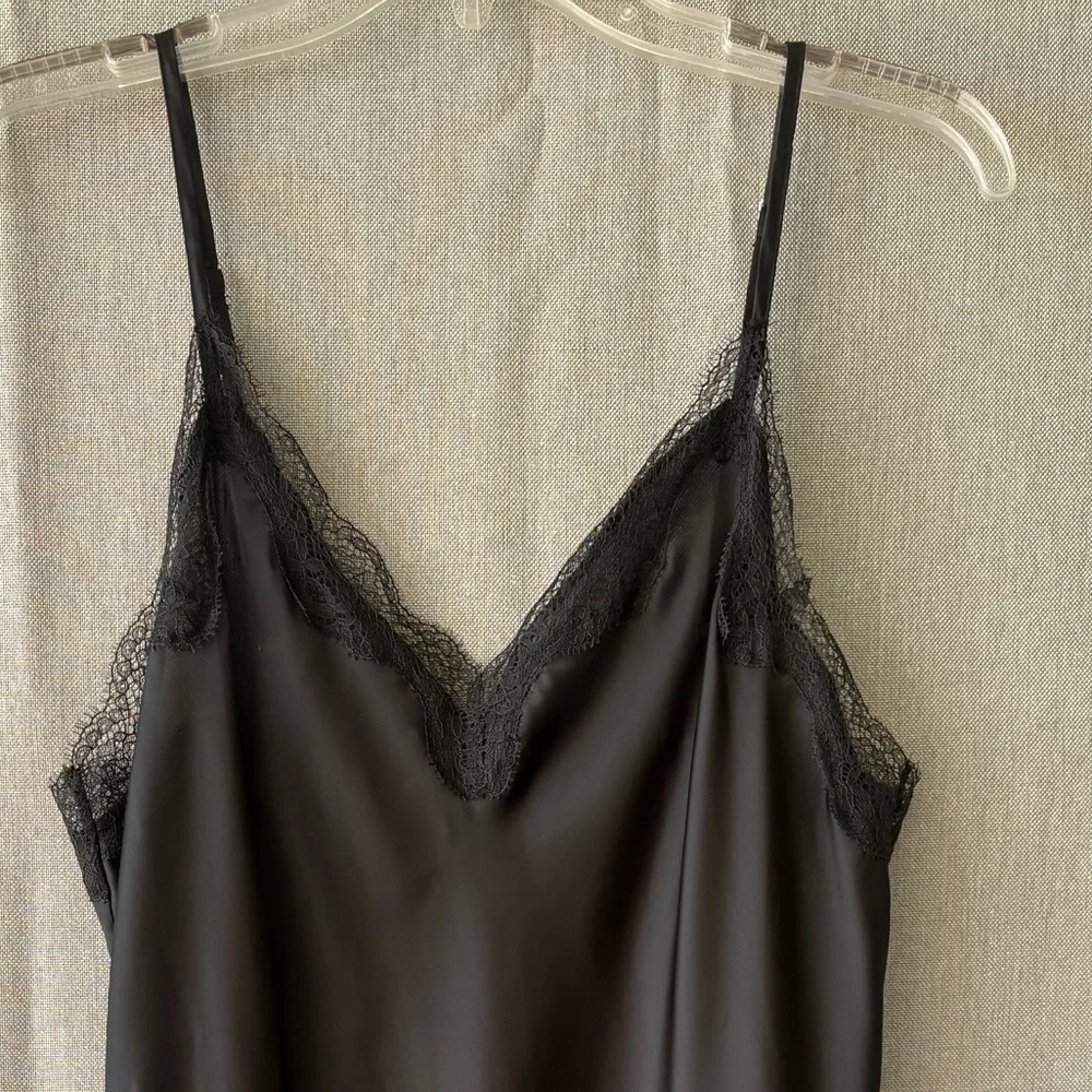 Victoria's Secret Black Lace-Trim Slip chemise large - Picture 3 of 8